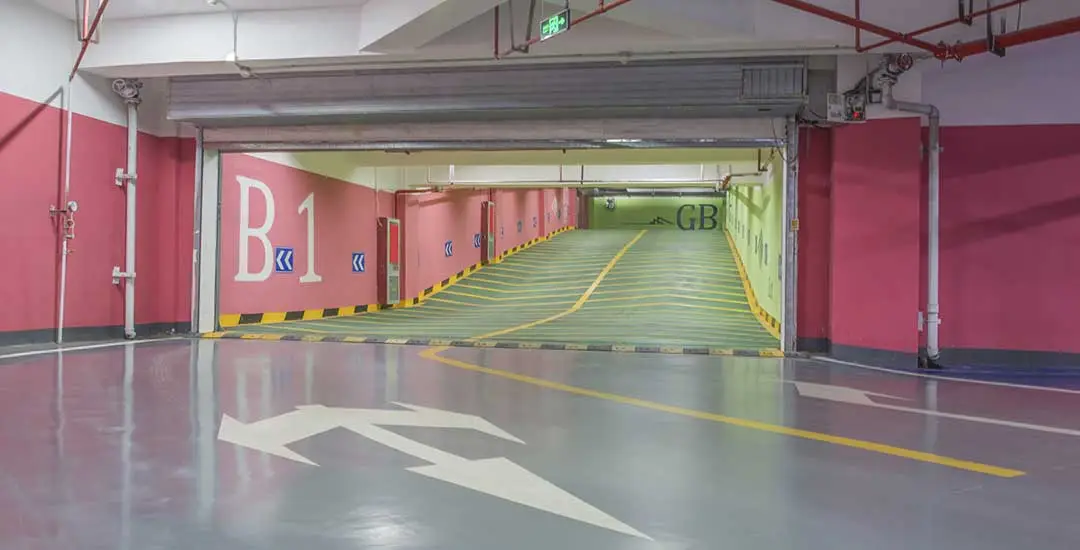 Servicio de limpieza y mantenimiento de garajes en Valencia con maquinaria industrial